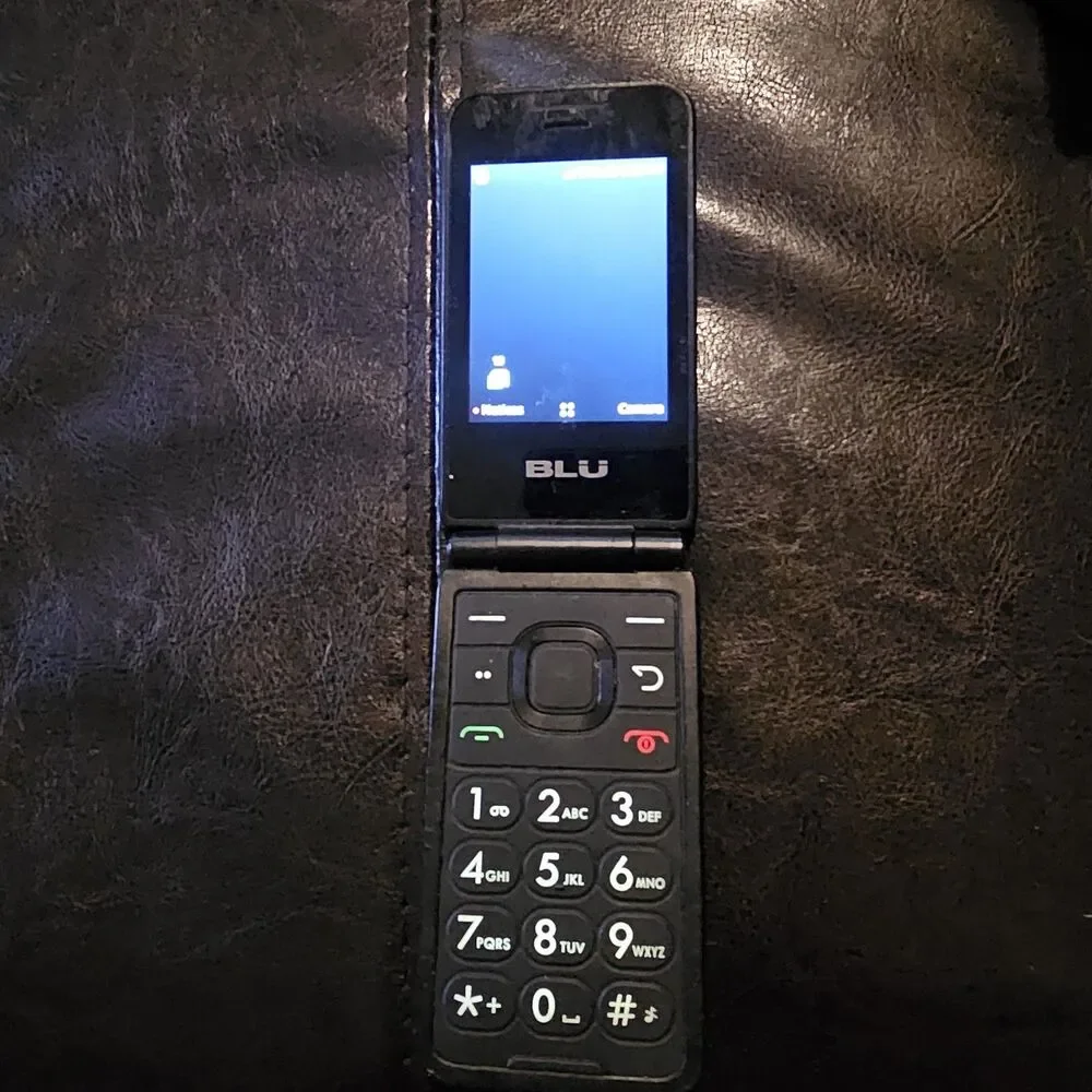 Blu Flex 8GB Prepaid Flip Phone Black, TracFone